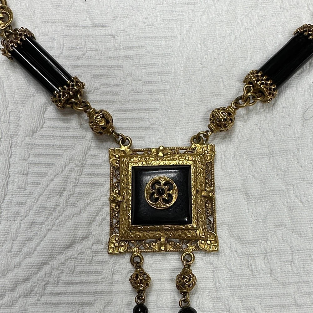 Vintage Black and Gold colored Necklace